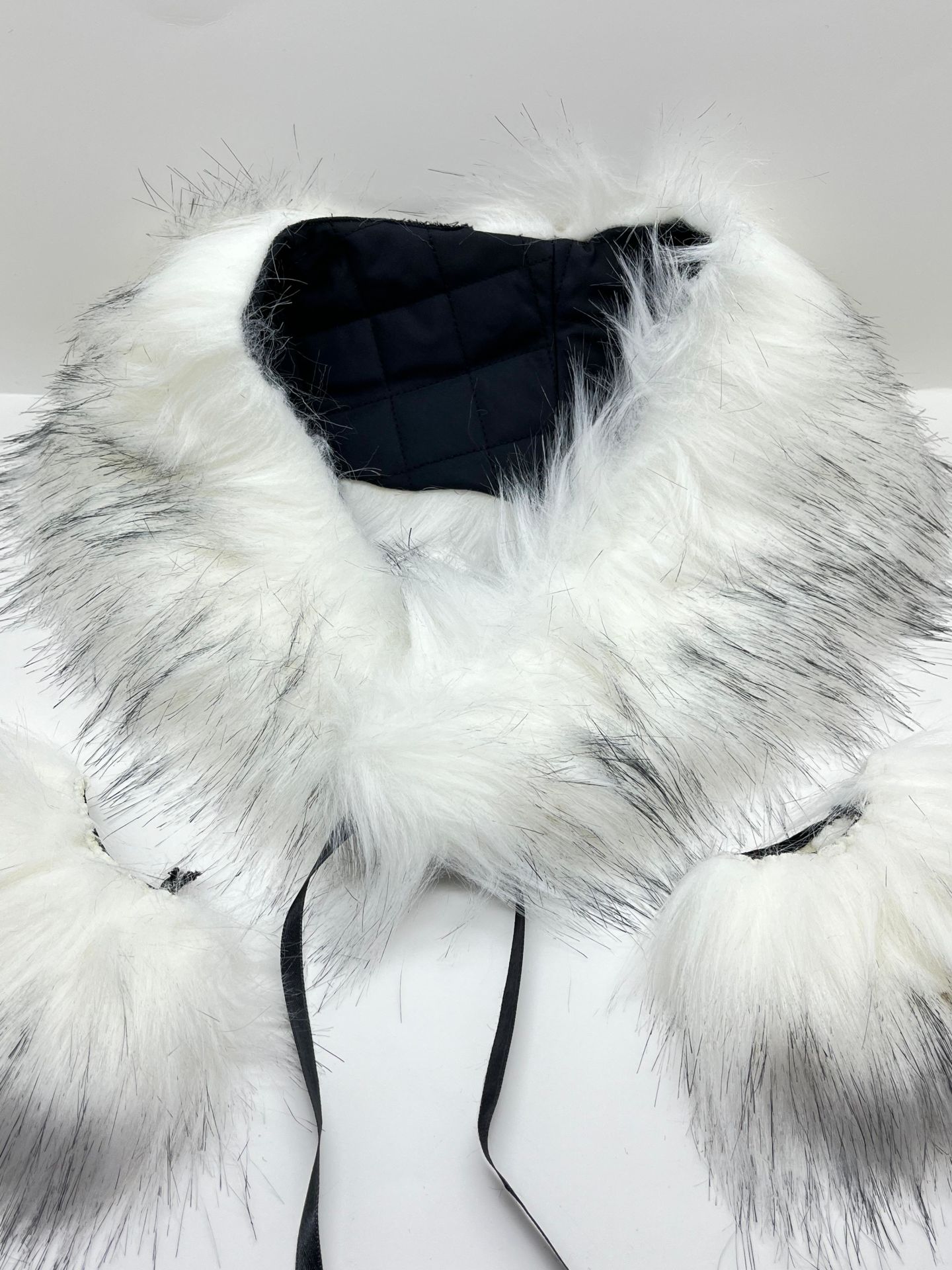 YAKA KÜRKÜ KIRÇILLI BEYAZ