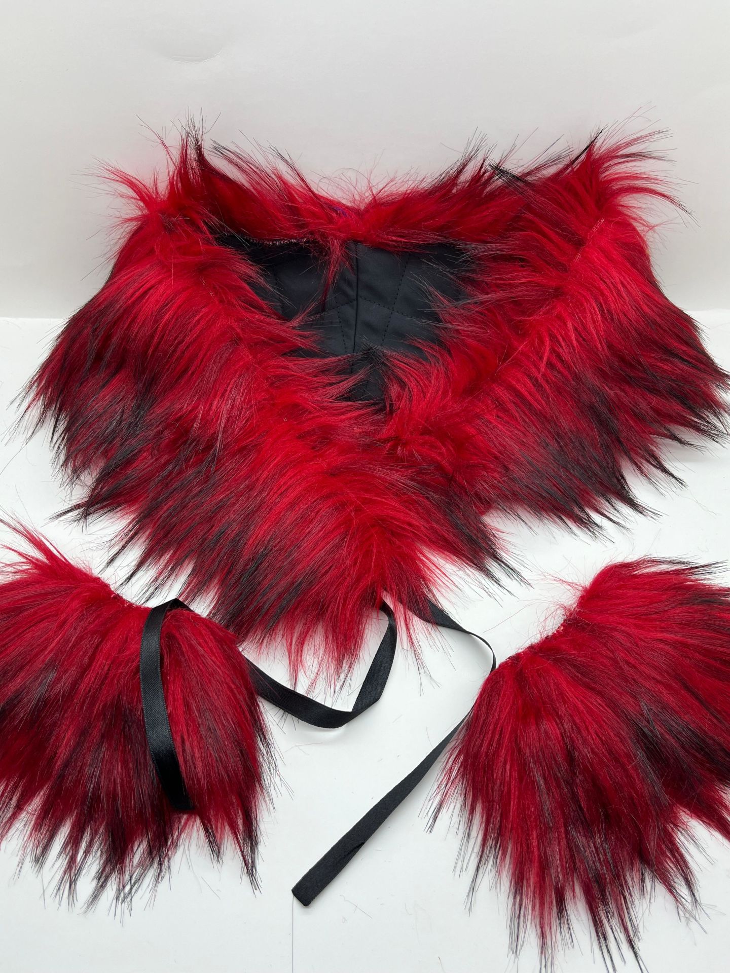 YAKA KÜRKÜ KIRÇILLI KIRMIZI