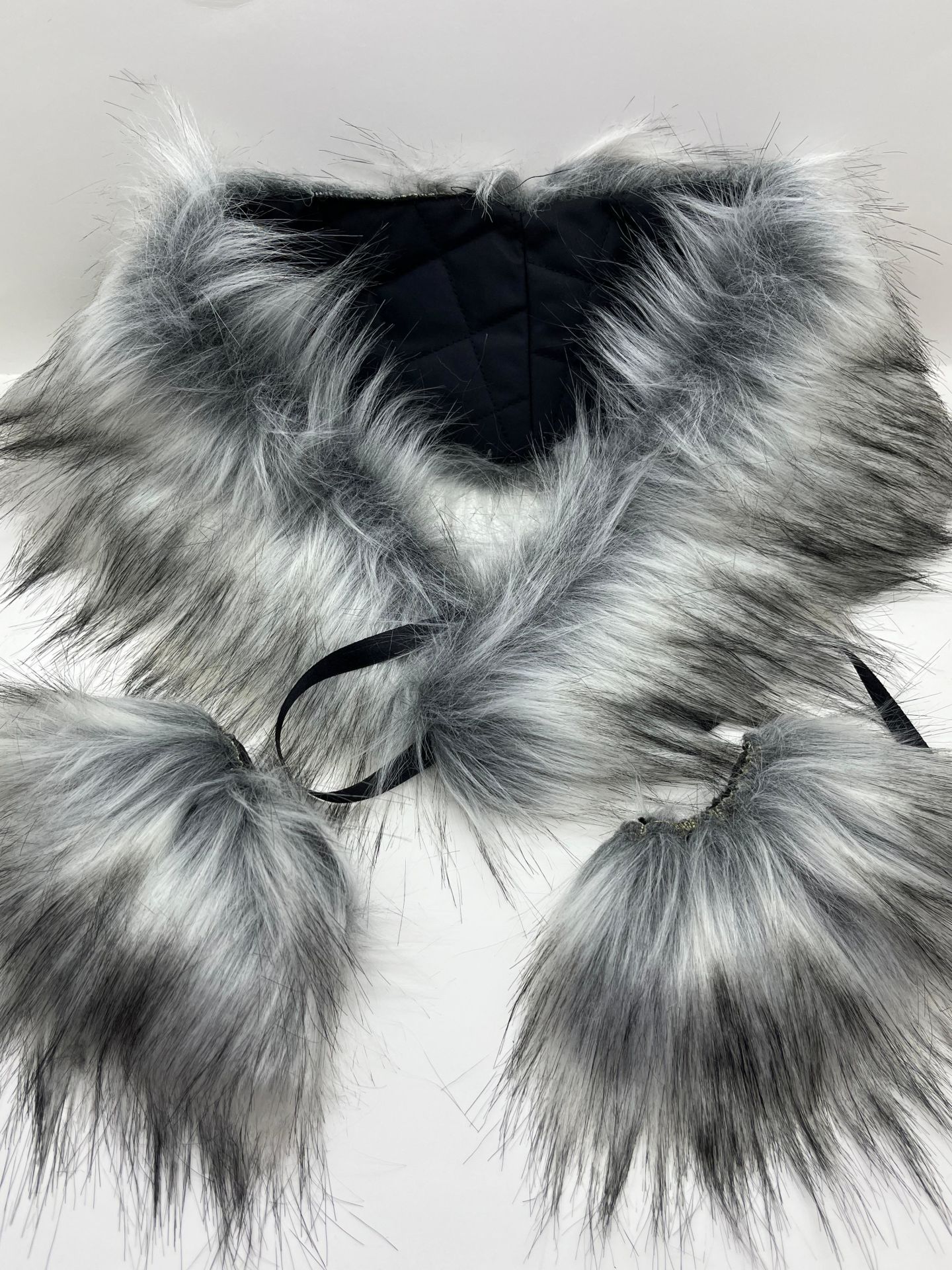 YAKA KÜRKÜ KIRÇILLI SİYAH BEYAZ