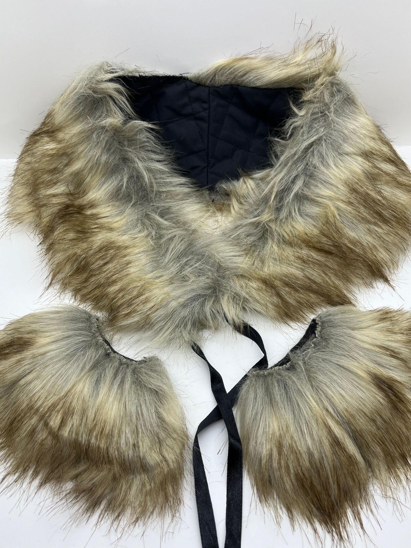 YAKA KÜRKÜ KIRÇILLI BEJ