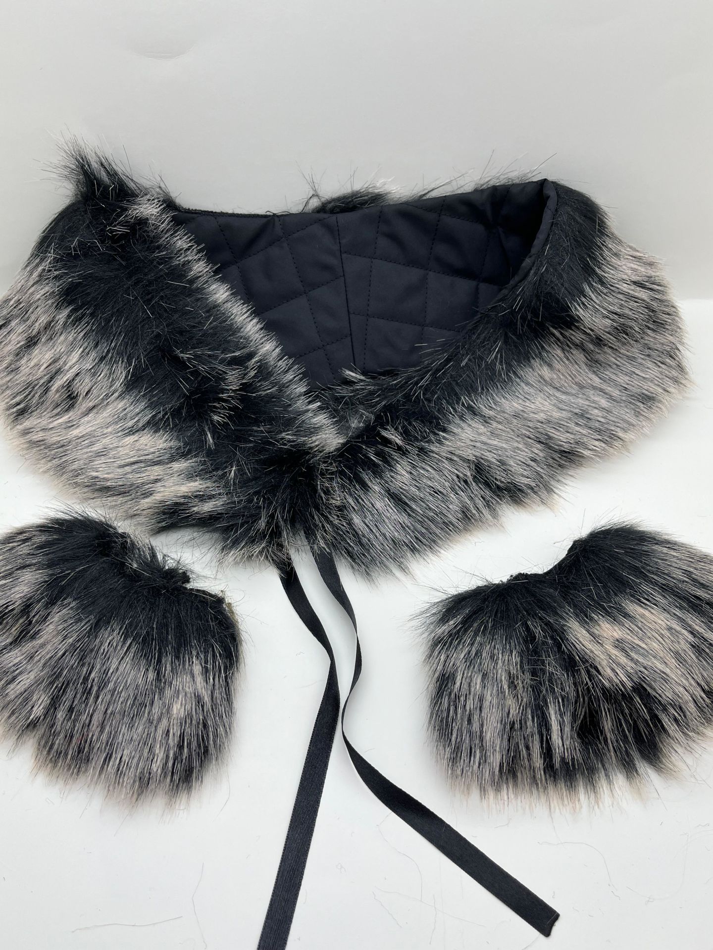 YAKA KÜRKÜ KIRÇILLI SİYAH KREM