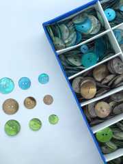 RENKLİ MAT SEDEF DÜĞME