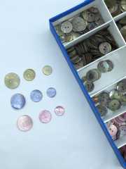 RENKLİ MAT SEDEF DÜĞME