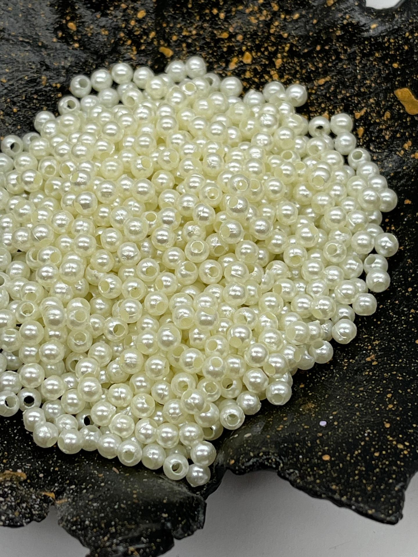 EKRU İNCİ 4mm